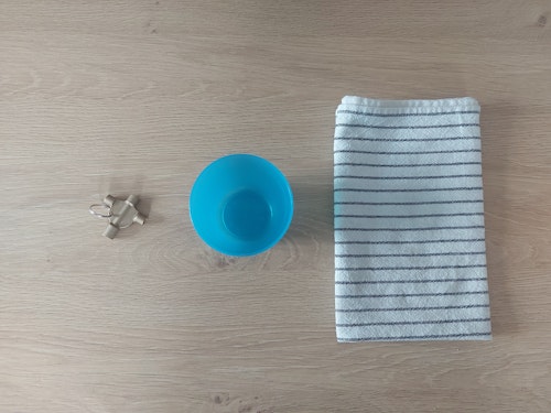 elementnyckel, glas och handduk