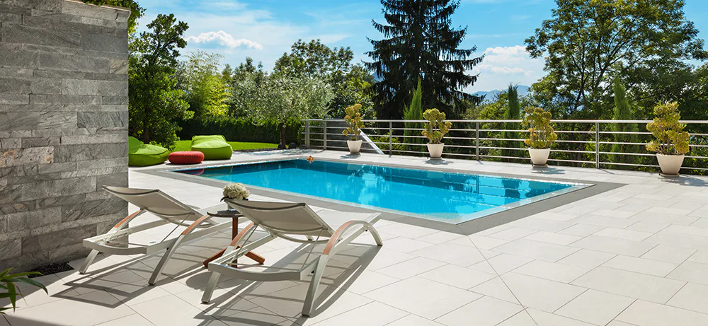 Inomhuspool eller utomhuspool?