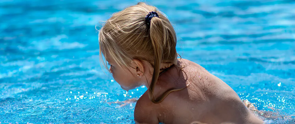 Så barnsäkrar du din pool