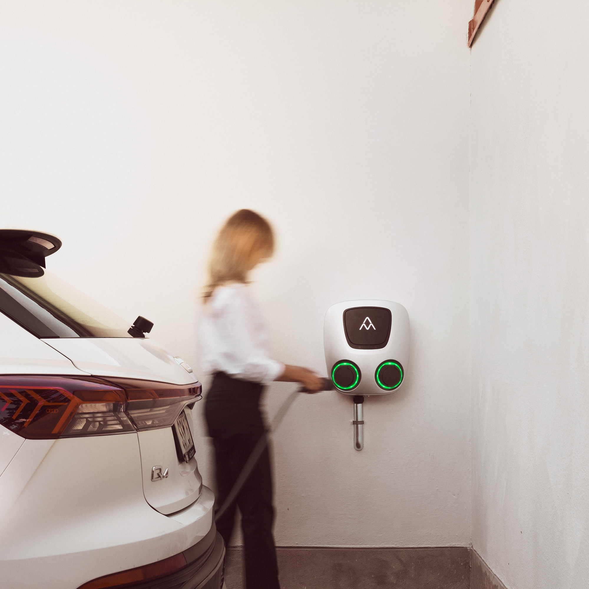 Charge Amps Aura 2x22 kw 4G Laddbox