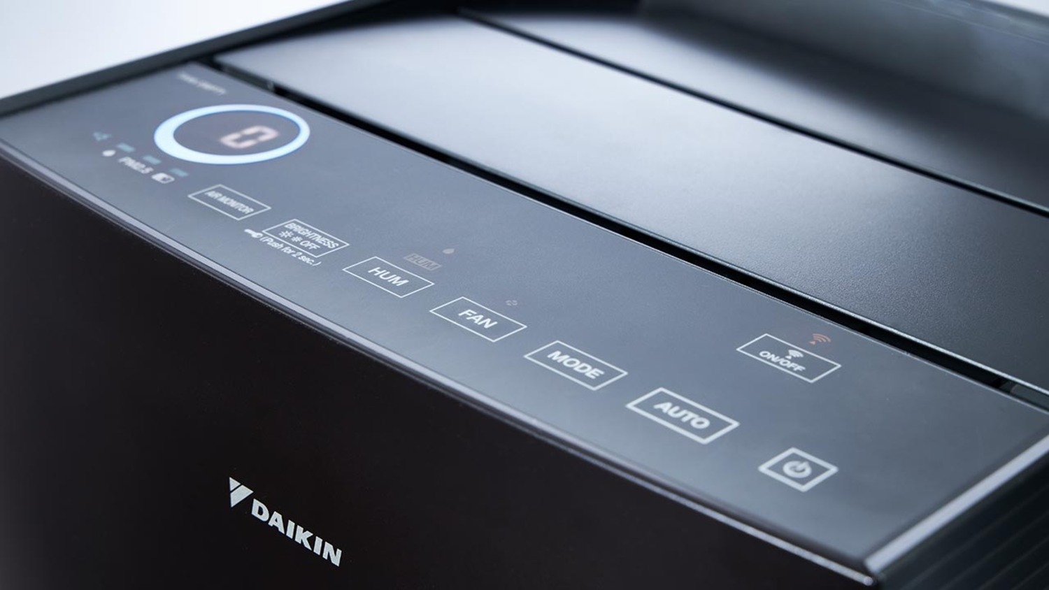 Daikin MCK70ZH Svart Inbyggd luftfuktning för stora hem upp till 96 m² Luftrenare